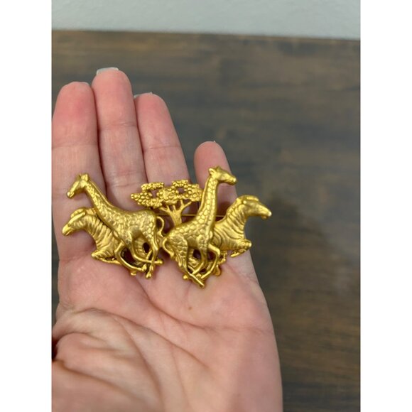 Vintage AJC Gold Tone Giraffe and Zebra Brooch Pin 2.5" Great Condition - Picture 3 of 6